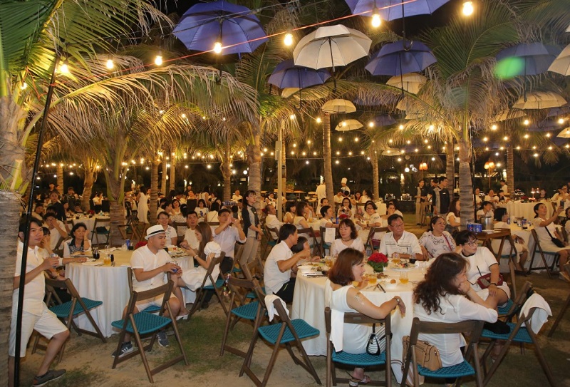 Địa điểm tổ chức Gala Dinner tại bãi biển