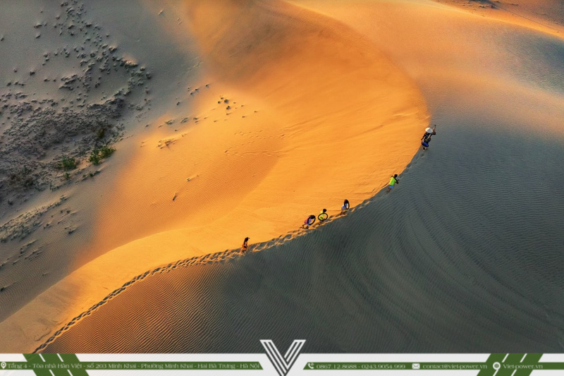 Đoàn khách sẽ tham quan biển và đi dạo trên bãi cát đẹp nhất tại Phan Thiết