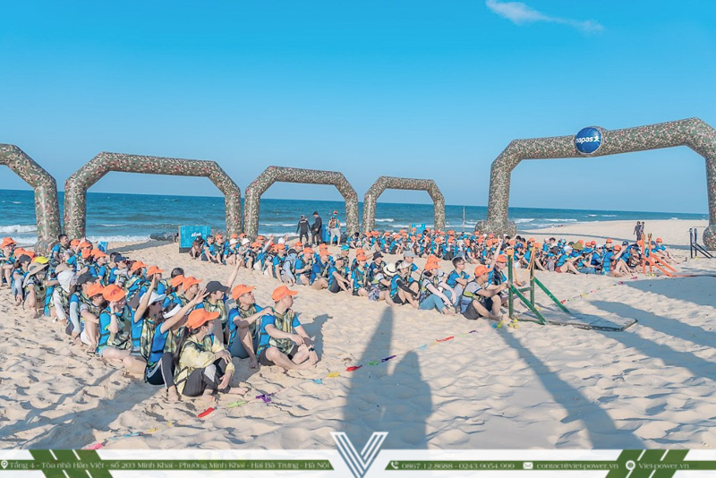 Cả tập thể sẽ tham gia các trò chơi thử thách trên bãi biển Vũng Tàu đầy nắng và gió