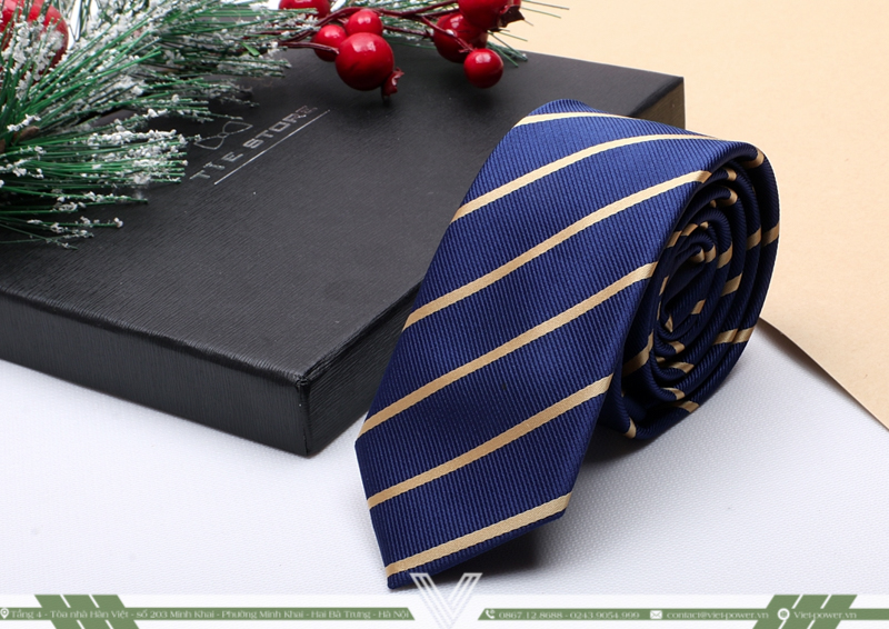 Cà vạt thích hợp làm quà tặng giáng sinh cho đồng nghiệp